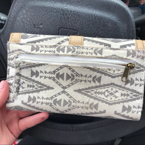 Pretty aztec pattern wallet - Picture 3 of 3